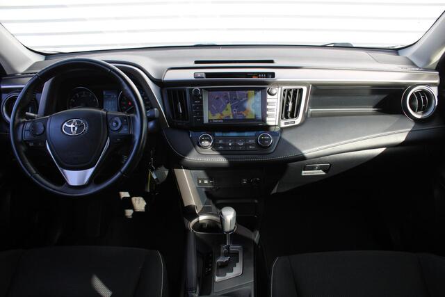 Toyota RAV4 2.0 VVT-i AWD Dynamic | 17" LM | Airco | Navi | Camera | Trekhaak | Automaat |