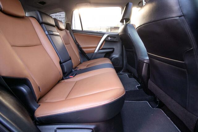 Toyota RAV4 2.5 Hybrid AWD Executive Business - All-in rijklrprs | Trekhaak | Schuifdak | vol leder