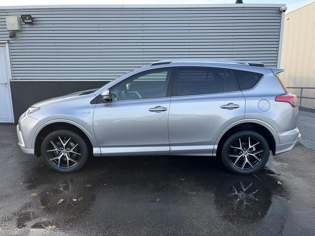 Toyota RAV4 2.5 Hybrid Style Leder/alcantara bekleding, Privacy glass, Smart Key, LMV 18", Stoelverwarming, Parkeersensoren Voor + Achter, Adaptieve cruise control