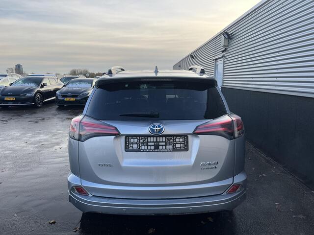 Toyota RAV4 2.5 Hybrid Style Leder/alcantara bekleding, Privacy glass, Smart Key, LMV 18", Stoelverwarming, Parkeersensoren Voor + Achter, Adaptieve cruise control