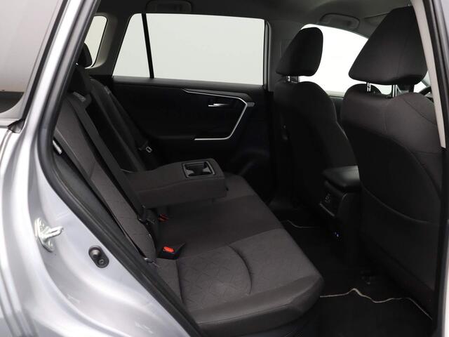 Toyota RAV4 2.5 Hybrid AWD Dynamic | Bi-Tone kleur | 18'' Lmv | Geremd 1650kg | Stoelverwarming | Achteruitrijcamera |
