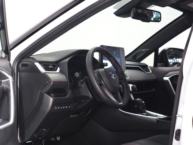 Toyota RAV4 2.5 Plug-in Hybrid AWD Bi-Tone Plus | 360° Camera | Dodehoekdetectie | Noodremassistent | JBL | Adaptive Cruise Control | Actieve parkeersensoren | Lane Assist | Achteropkomend verkeer waarschuwing | Inc. 220v Laadkabel