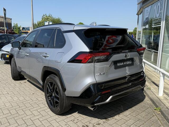 Toyota RAV4 2.5 Hybrid AWD GR SPORT | Sportief en luxe | JBL Premium audio | Dodehoekdetectie | Rondomzicht camera | Parkeersensoren | Kunstlederen/alcantara bekleding | Keyless | 19" LM velgen met sierstreep |