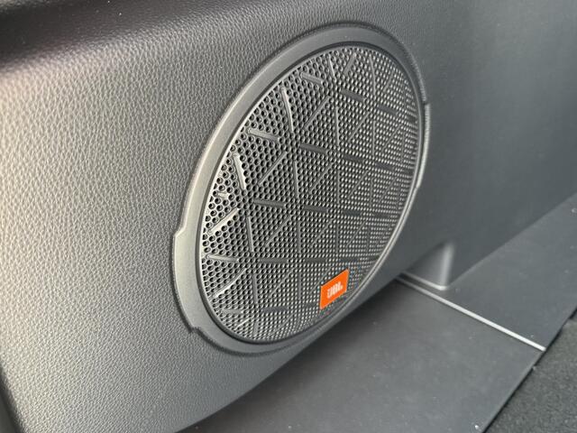 Toyota RAV4 2.5 Hybrid AWD GR SPORT | Sportief en luxe | JBL Premium audio | Dodehoekdetectie | Rondomzicht camera | Parkeersensoren | Kunstlederen/alcantara bekleding | Keyless | 19" LM velgen met sierstreep |