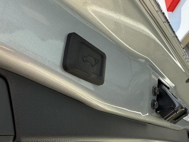 Toyota RAV4 2.5 Hybrid AWD GR SPORT | Sportief en luxe | JBL Premium audio | Dodehoekdetectie | Rondomzicht camera | Parkeersensoren | Kunstlederen/alcantara bekleding | Keyless | 19" LM velgen met sierstreep |