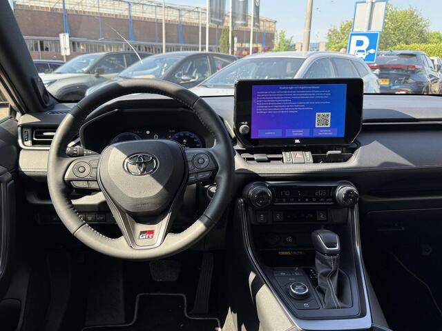 Toyota RAV4 2.5 Hybrid AWD GR SPORT | Sportief en luxe | JBL Premium audio | Dodehoekdetectie | Rondomzicht camera | Parkeersensoren | Kunstlederen/alcantara bekleding | Keyless | 19" LM velgen met sierstreep |
