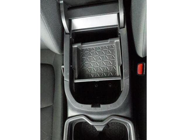 Toyota RAV4 2.5 Hybrid First Edition | Navigatie | Parkeer sensoren | Stoelverwarming | Stuurwielverwarming | Trekhaak |
