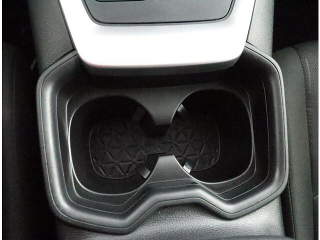 Toyota RAV4 2.5 Hybrid First Edition | Navigatie | Parkeer sensoren | Stoelverwarming | Stuurwielverwarming | Trekhaak |