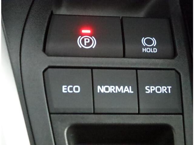 Toyota RAV4 2.5 Hybrid First Edition | Navigatie | Parkeer sensoren | Stoelverwarming | Stuurwielverwarming | Trekhaak |