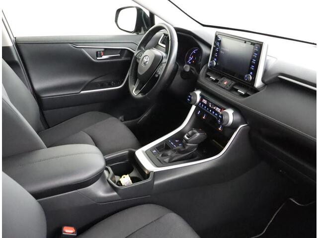 Toyota RAV4 2.5 Hybrid First Edition | Navigatie | Parkeer sensoren | Stoelverwarming | Stuurwielverwarming | Trekhaak |