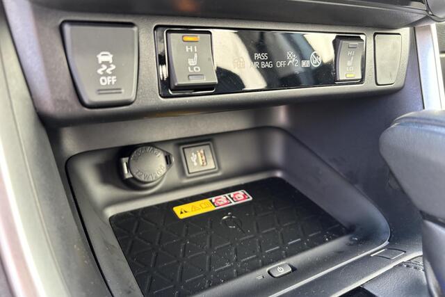 Toyota RAV4 2.5 Hybrid AWD ADVENTURE Innovation pack BSM, All season.
