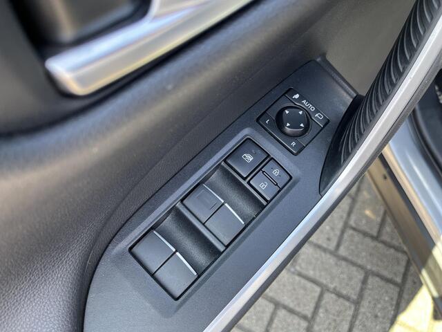 Toyota RAV4 2.5 Hybrid AWD Bi-Tone 1650KG trekgewicht, Panorama schuif/kanteldak, Origineel NL