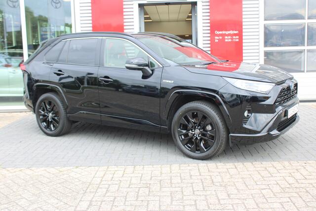 Toyota RAV4 2.5 Hybrid AWD Black Edition met trekhaak **1650 kg trekgewicht!!**