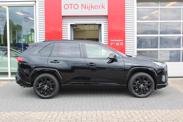 Toyota RAV4 2.5 Hybrid AWD Black Edition met trekhaak **1650 kg trekgewicht!!**