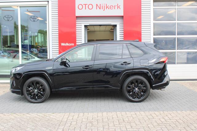Toyota RAV4 2.5 Hybrid AWD Black Edition met trekhaak **1650 kg trekgewicht!!**