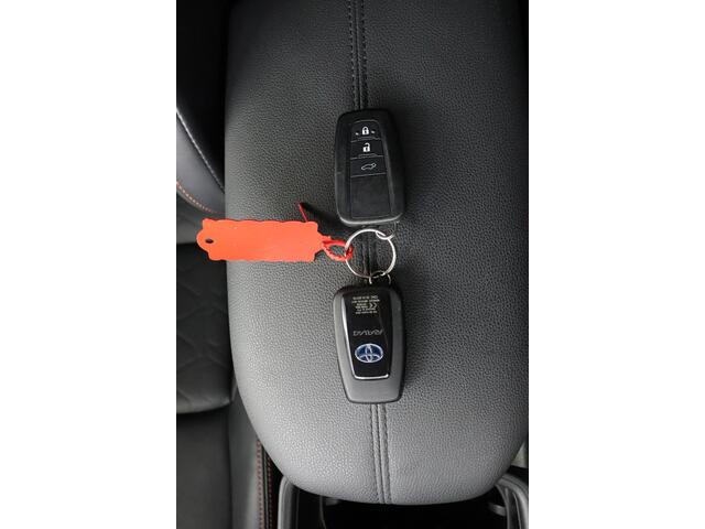 Toyota RAV4 2.5 Hybrid AWD ADVENTURE | Panoramadak | Trekhaak | Apple Carplay/Android Auto | Stoelverwarming | Leer | Elektrische Achterklep | Parkeersensoren | 360Camera |
