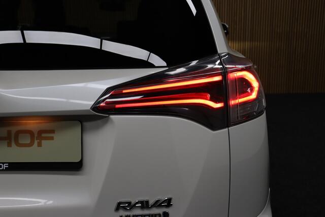 Toyota RAV4 2.5 Hybrid Style | Leder | Afneembare Trekhaak | Elek. Achterklep | Camera | Clima | Navigatie | Keyless | Stoelverwarming