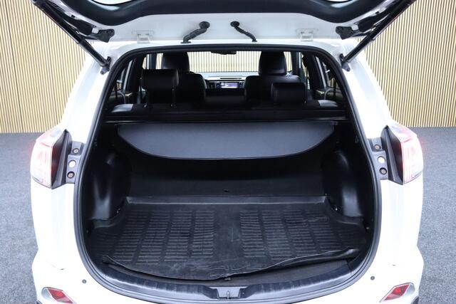 Toyota RAV4 2.5 Hybrid Style | Leder | Afneembare Trekhaak | Elek. Achterklep | Camera | Clima | Navigatie | Keyless | Stoelverwarming