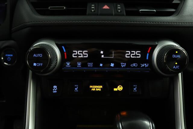 Toyota RAV4 2.5 Hybrid Dynamic | Adaptive Cruise Control | Achteruitrijcamera | Parkeersensoren | Navigatie | Stoelverwarming | Stuurverwarming | Trekhaak |