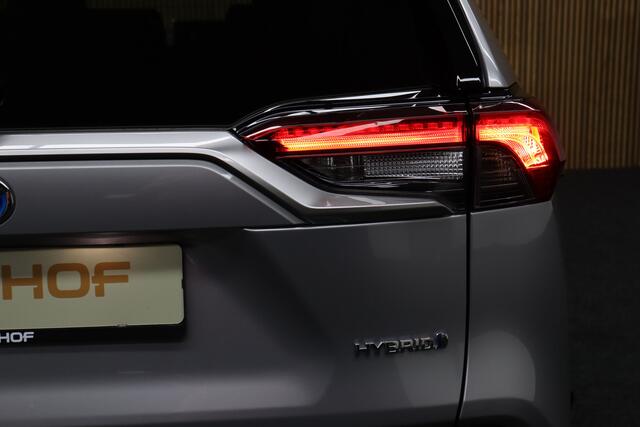 Toyota RAV4 2.5 Hybrid Bi-Tone | Facelift | Trekhaak | Parkeerhulp | Adaptive-cruise | Elek. Achterklep | Maps Navigatie | Lederen Bekleding | Camera | Apple Carplay & Android Auto | Keyless