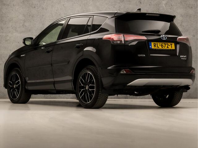 Toyota RAV4 2.5 Hybrid Sport 198Pk Automaat (NAVIGATIE, CLIMATE, CAMERA, STOELVERWARMING, GETINT GLAS, SPORTSTOELEN, KEYLESS, CRUISE, NIEUWE APK, NIEUWSTAAT)