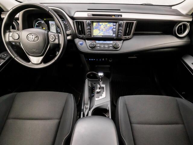 Toyota RAV4 2.5 Hybrid Sport 198Pk Automaat (NAVIGATIE, CLIMATE, CAMERA, STOELVERWARMING, GETINT GLAS, SPORTSTOELEN, KEYLESS, CRUISE, NIEUWE APK, NIEUWSTAAT)