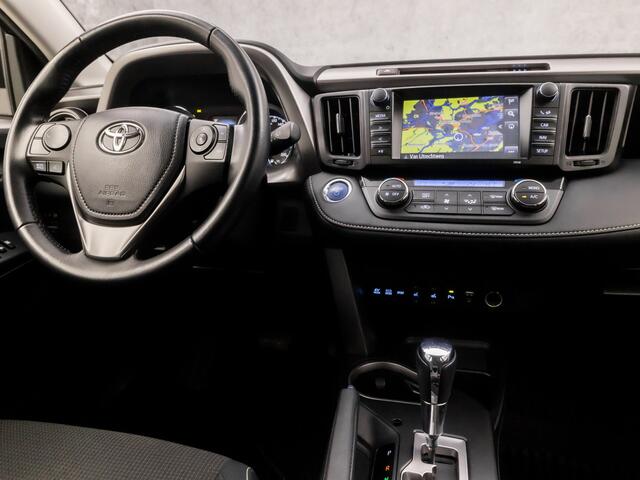 Toyota RAV4 2.5 Hybrid Sport 198Pk Automaat (NAVIGATIE, CLIMATE, CAMERA, STOELVERWARMING, GETINT GLAS, SPORTSTOELEN, KEYLESS, CRUISE, NIEUWE APK, NIEUWSTAAT)
