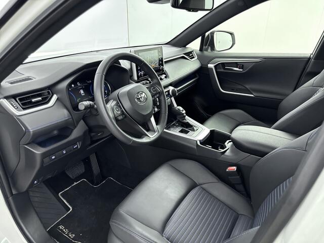 Toyota RAV4 2.5 Hybrid Bi-Tone Limited | Apple Carplay & Android Auto | Parkeercamera | Auto onderweg