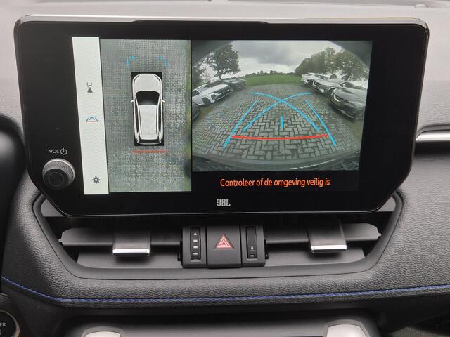 Toyota RAV4 2.5 Hybrid Style Automaat / Trekgewicht 1650 Kg / Allseason banden / Elektrische achterklep / Rondomzicht camera / Apple Carplay Android auto / Stuur-, Stoel en Voorruitverwarming / Adaptief CC / JBL Audio Systeem /