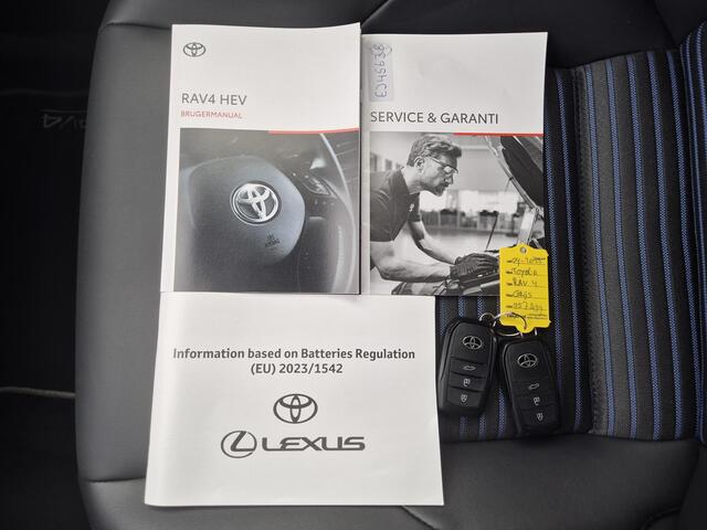 Toyota RAV4 2.5 Hybrid Style Automaat / Trekgewicht 1650 Kg / Allseason banden / Elektrische achterklep / Rondomzicht camera / Apple Carplay Android auto / Stuur-, Stoel en Voorruitverwarming / Adaptief CC / JBL Audio Systeem /