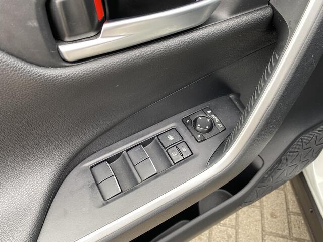 Toyota RAV4 2.5 Hybrid Style Bi Tone zwart dak ,Lage km stand! ,Incl. Bearlock ,Stoelverwarming ,Leder/Alcantara interieur ,Keyless ,Elek. bedienbare achterklep ,Adaptive cruise control