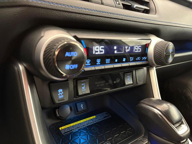 Toyota RAV4 2.5 Hybrid Bi-Tone | NL auto | Trekhaak | Alarm kl.3 | Innovation pack