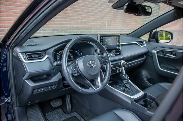 Toyota RAV4 2.5 Hybrid Bi-Tone, Full LED, Stoel & Stuurverwarming, Adaptive Cruise, Carplay, Half leder, Camera, Keyless, DAB+.