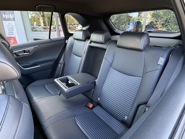 Toyota RAV4 2.5 Hybrid Bi-Tone | Parkeersensoren V+A | Stoelverwarming
