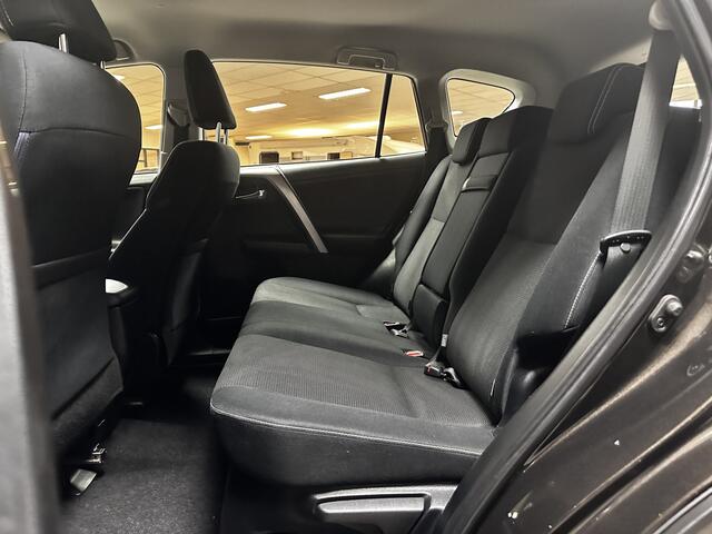 Toyota RAV4 2.5 Hybrid Energy/ Automaat!/ Trekhaak/ Apple+Android/ Keyless GO/ 17''LMV/ Voorruitverw./ Stoelverw./ Clima/ Navi/ Cruise/ Bluetooth/ Multi.LEDER.Stuur/ Elek.Pakket/ Isofix/ PDC V+A.