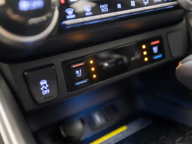 Toyota RAV4 2.5 Hybrid AWD Executive 222Pk Automaat (VIRTUAL COCKPIT, APPLE CARPLAY, MEMORY SEATS, LEDER, STOELVERWARMING/KOELING, JBL AUDIO, 360 CAMERA, ADAPTIVE CRUISE, TREKHAAK, ELEK ACHTERKLEP, NIEUWSTAAT)