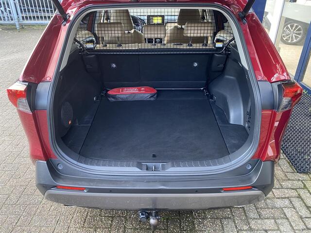 Toyota RAV4 2.5 Hybrid AWD Executive / Automaat / NL-Auto / Vol-Leder / JBL-Audio / Elektr.-Stoelen met Geheugen / Adaptieve Cruise-Control / Climate-Control / Stoelverwarming / Trekhaak / Dodehoek-Detectie / Draadloze-Telefoonlader / Apple-Carplay & Android-Auto / L