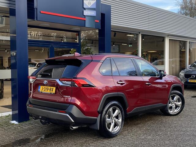 Toyota RAV4 2.5 Hybrid AWD Executive / Automaat / NL-Auto / Vol-Leder / JBL-Audio / Elektr.-Stoelen met Geheugen / Adaptieve Cruise-Control / Climate-Control / Stoelverwarming / Trekhaak / Dodehoek-Detectie / Draadloze-Telefoonlader / Apple-Carplay & Android-Auto / L