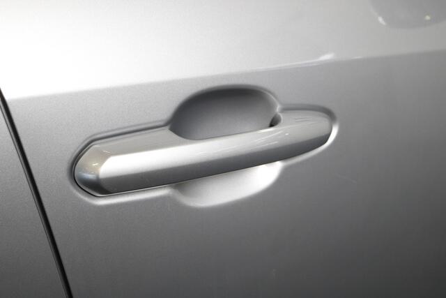 Toyota RAV4 2.0 VVT-iE Dynamic Innovation Pack 2000 kilo trekgewicht | Alarm