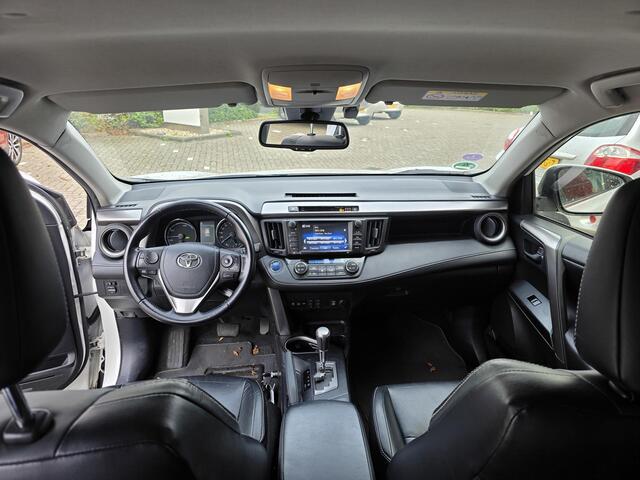 Toyota RAV4 2.5 VVT-i Hybrid Executive Bearlock