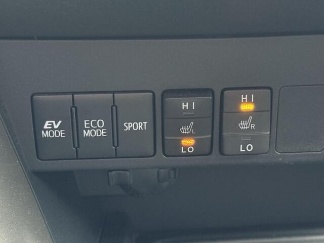 Toyota RAV4 2.5 Hybrid Style / Automaat / Trekhaak / Navigatie / Adaptieve Cruise Control / Climate Control / Camera / Bluetooth / Stoelverwarming /