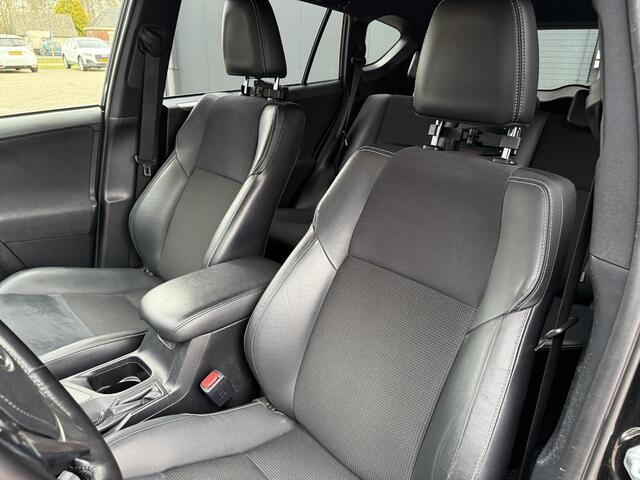 Toyota RAV4 2.5 Hybrid Style / Automaat / Trekhaak / Navigatie / Adaptieve Cruise Control / Climate Control / Camera / Bluetooth / Stoelverwarming /