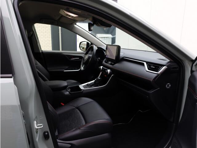 Toyota RAV4 2.5 Hybrid AWD Adventure | Treeplanken | Stoel/Stuurwielverwarm