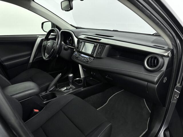 Toyota RAV4 2.5 Hybrid First Edition | Cruise control | Trekhaak | Full map navigatie | Climate control |