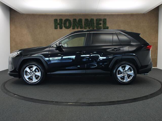 Toyota RAV4 2.5 Hybrid Active Plus - TREKHAAK 800KG GEREMD TREKGEWICHT - ELEKTRISCHE ACHTERKLEP - PARKEERSENSOREN VOOR EN ACHTER - KEYLESS ENRTY & START - STOELVERWARMING - NAVIGATIE - APPLE CARPLAY/ANDROID AUTO