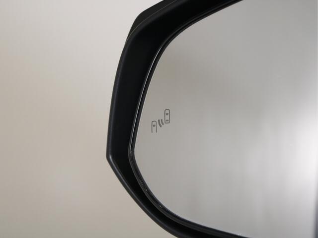 Toyota RAV4 2.5 Hybrid AWD Bi-Tone | Schuif - / kanteldak | Alarm klasse 3 | Trekgewicht 680 kg door Amerikaanse uitvoering |