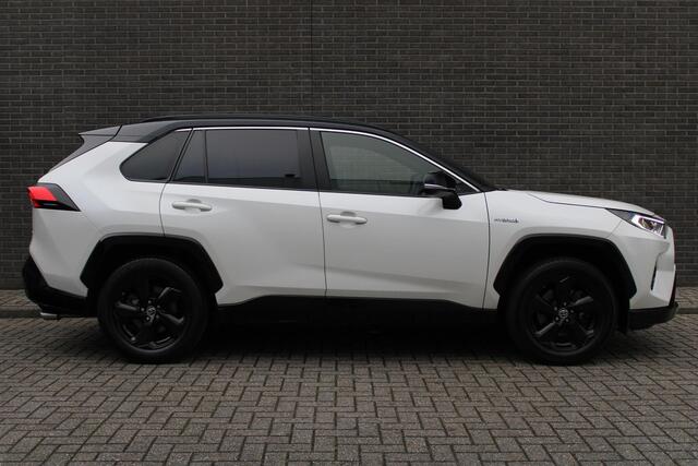 Toyota RAV4 2.5 Hybrid Bi-Tone JBL AUDIO, Automaat, Elektr. Achterklep, Stoelverw., Dodehoek detectie, Keyless Entry/Start, Navigatie, Achteruitrijcamera, Cruise/Climate Control