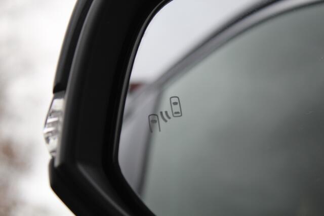 Toyota RAV4 2.5 Hybrid AWD Bi-Tone | Rijklaar | 360 Camera | Navi | Trekhaak | Stoel/Stuurverw. | Elek. Achterklep | Blind Spot