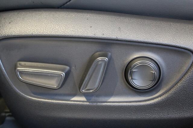 Toyota RAV4 2.5 Hybrid AWD Bi-Tone | Rijklaar | 360 Camera | Navi | Trekhaak | Stoel/Stuurverw. | Elek. Achterklep | Blind Spot