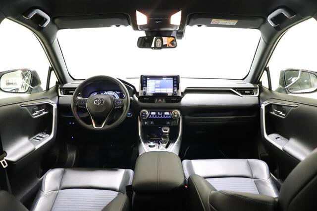 Toyota RAV4 2.5 Hybrid AWD Bi-Tone, Stuur & Stoel en Voorruitverwarming, Camera, Apple Carplay / Android auto!